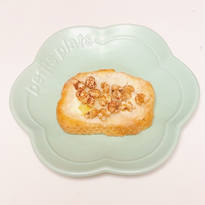 グラノーラピザトースト