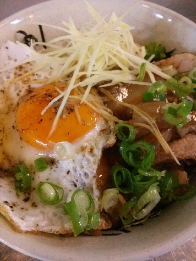 チャーシュー玉丼