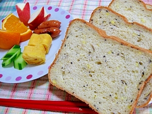 さつまいも胡麻パン(10円/枚)