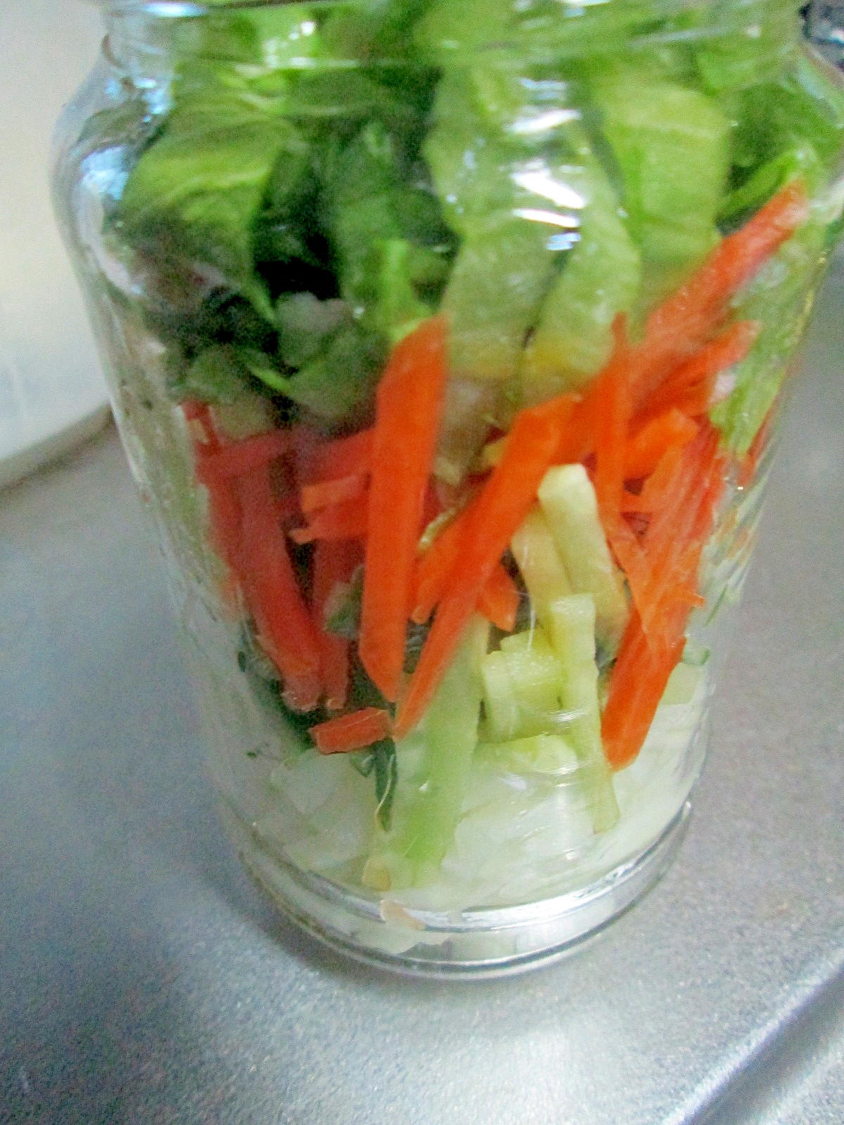千切り野菜のサラダ。
