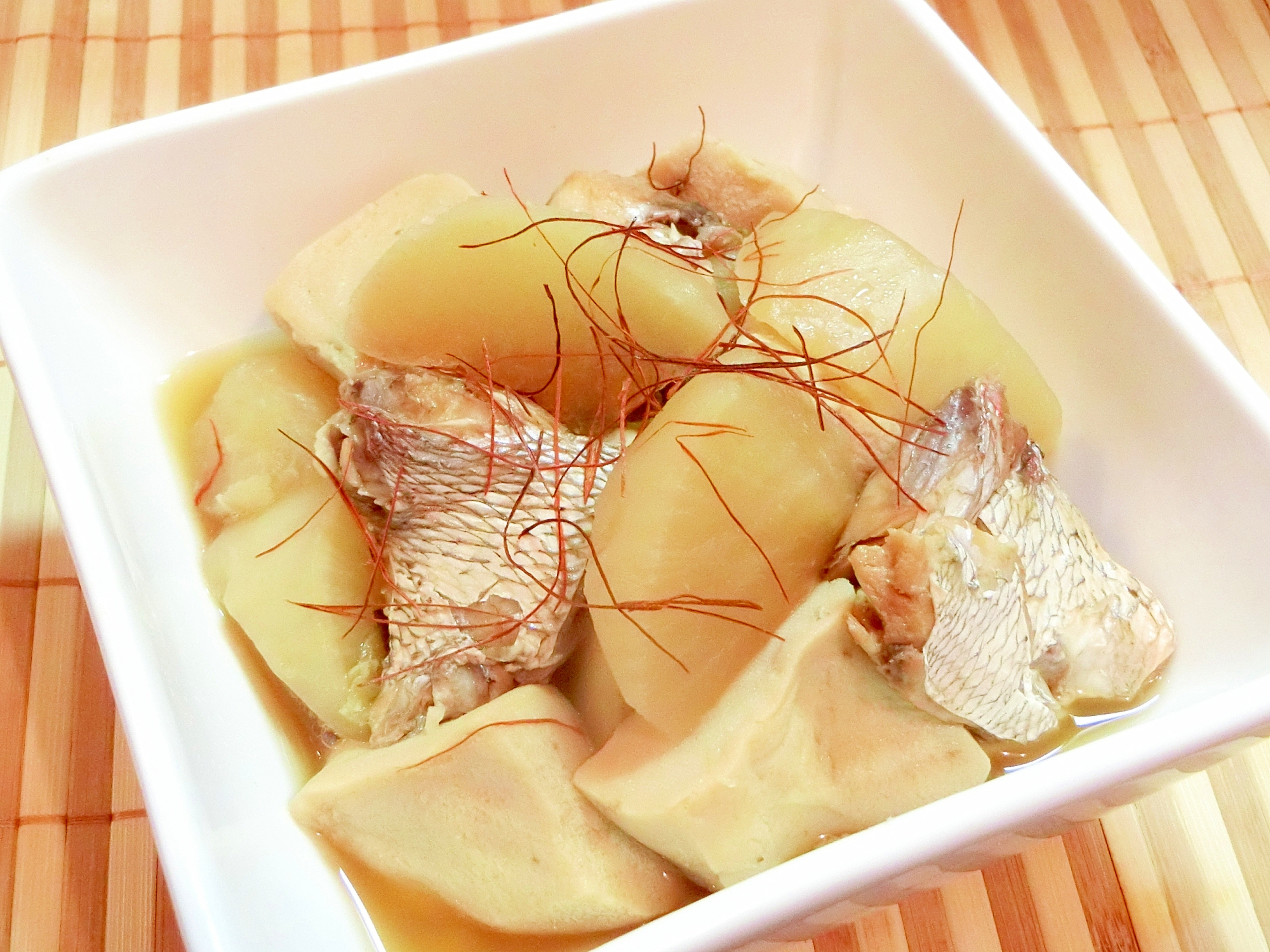 高野豆腐と大根の鯛アラ煮