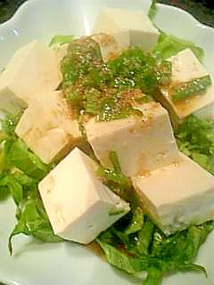 簡単ドレッシングで食べる中華風豆腐サラダ♪