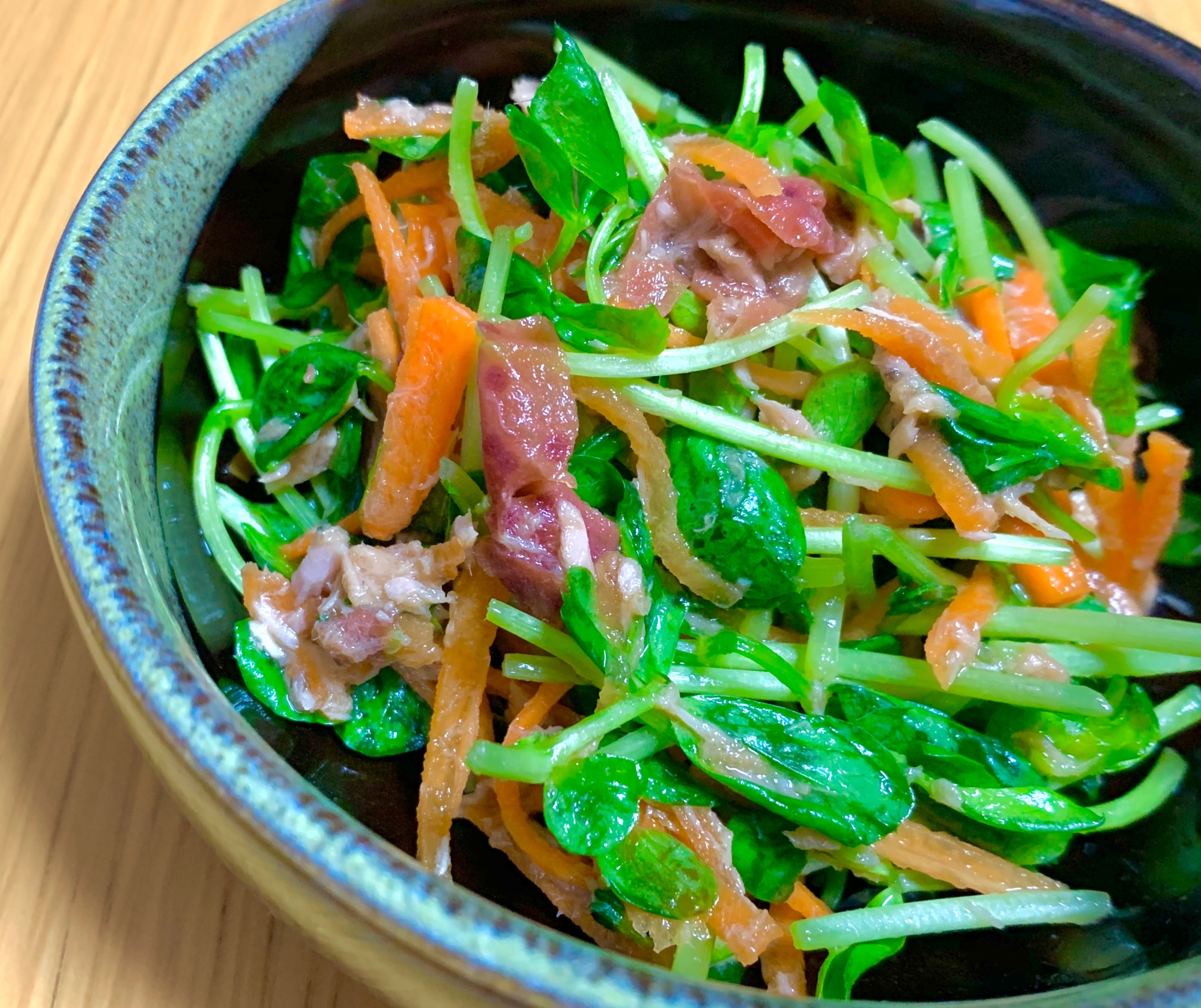 豆苗とニンジンの梅ツナ和え