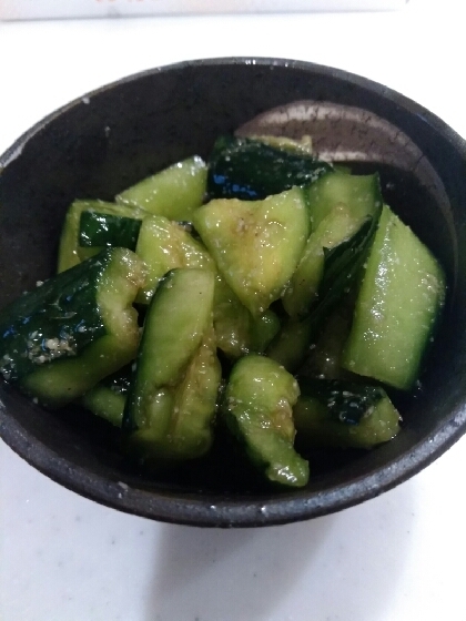 いただきもののきゅうりで作りました。まさにやみつきですね！ごま油が効いて美味しかったです。ありがとうございました。