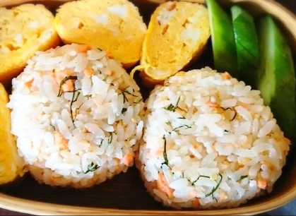 大好き鮭フレ混ぜ混ぜ玉に大根っ葉と白ごまで食感祭り