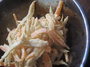 惣菜に負けない!マヨごぼうサラダ