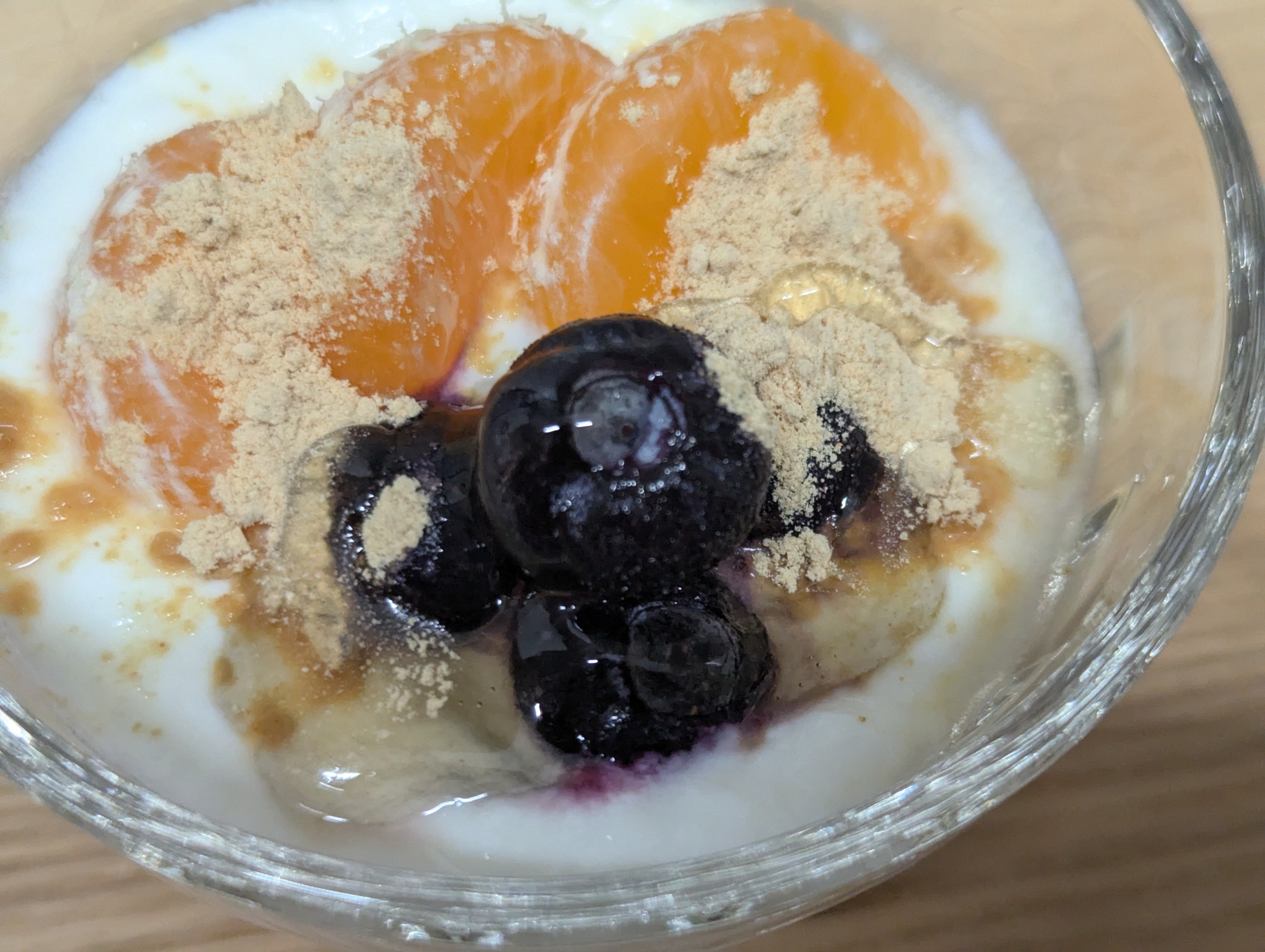 みかんとブルーベリーのきなこがけヨーグルト