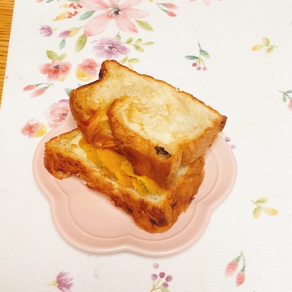 kimi2703ちゃん♪デニッシュパンで作りました✧˖°ホットサンドとても美味しかったです(๑^᎑^๑)素敵なレシピありがとうございますෆ˚*