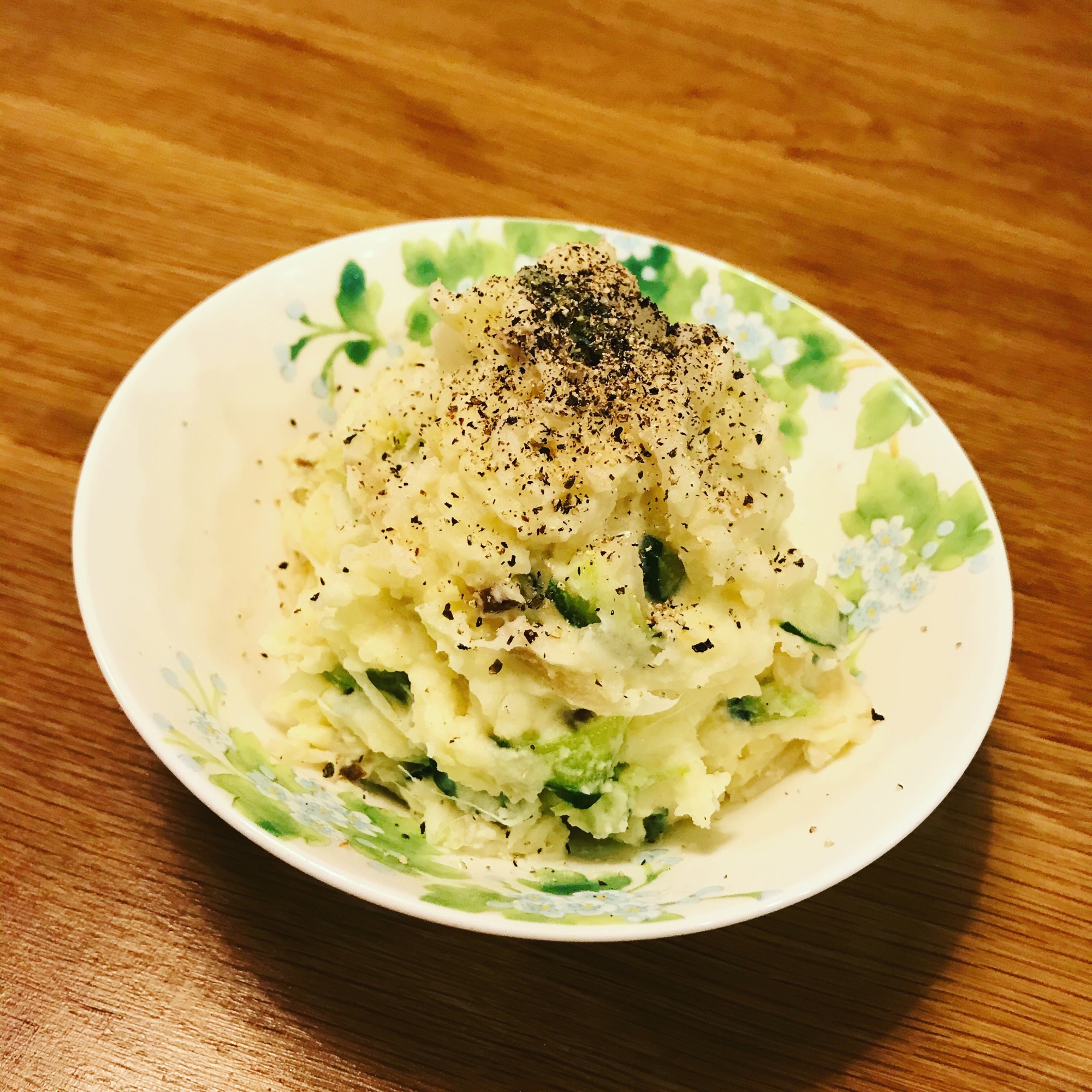 おつまみに最高!いぶりがっこポテサラ