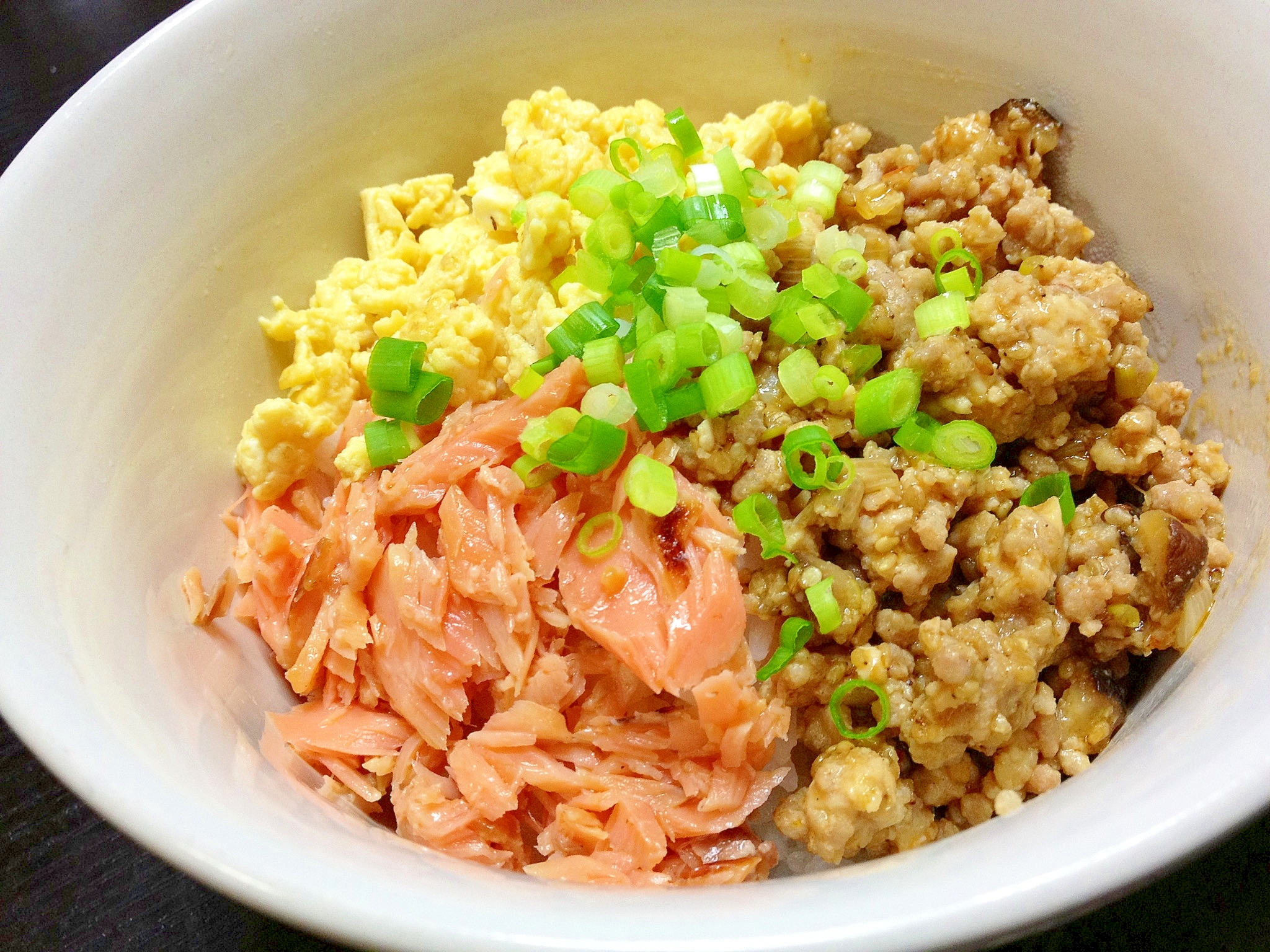 鮮やか甘辛★三色そぼろ丼