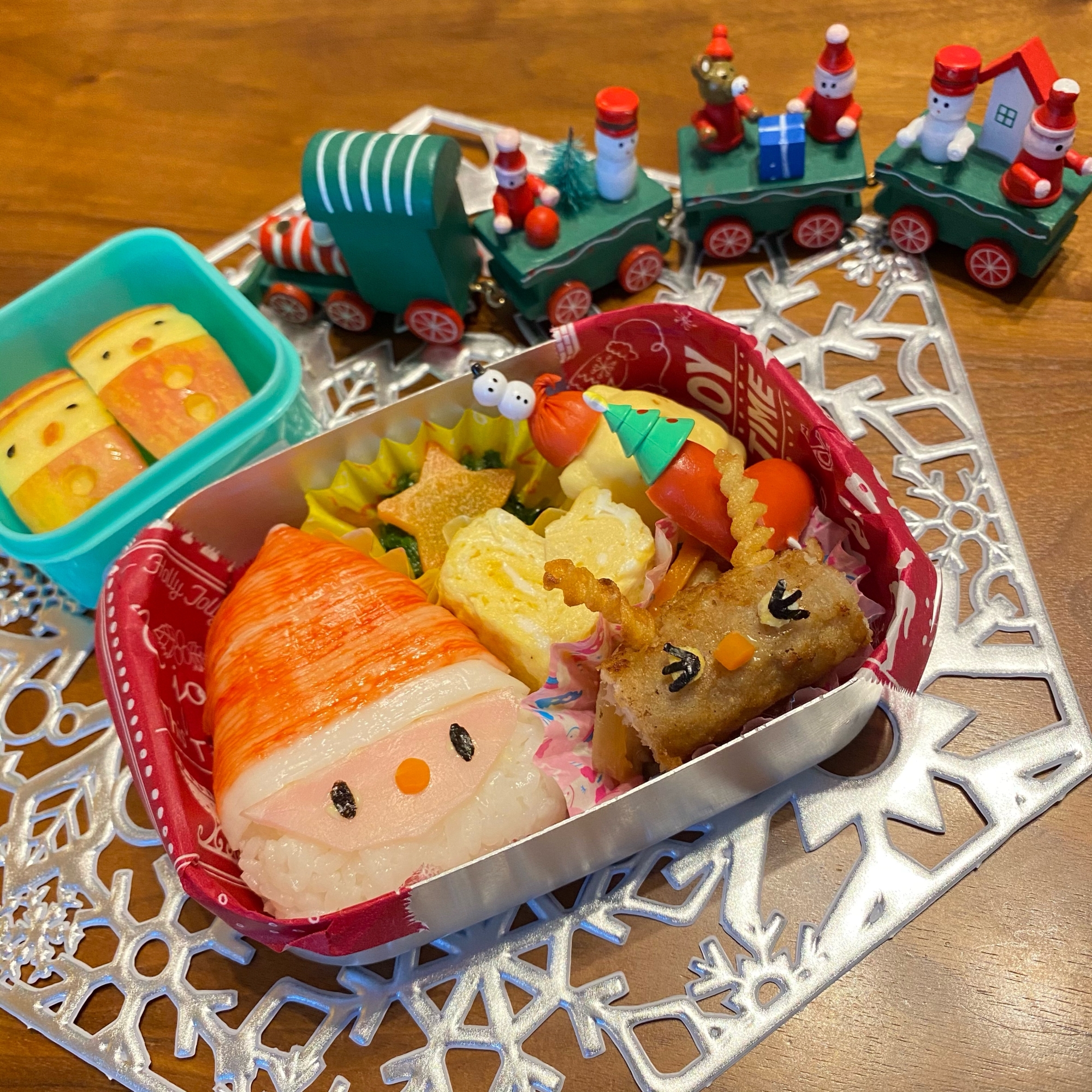 デコ弁 クリスマス サンタ トナカイ キャラ弁 レシピ 作り方 By Coconut Kitchen 楽天レシピ