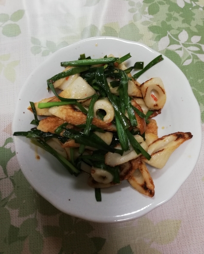 小さなおかず♪ちくわとニラの豆板醤炒め。