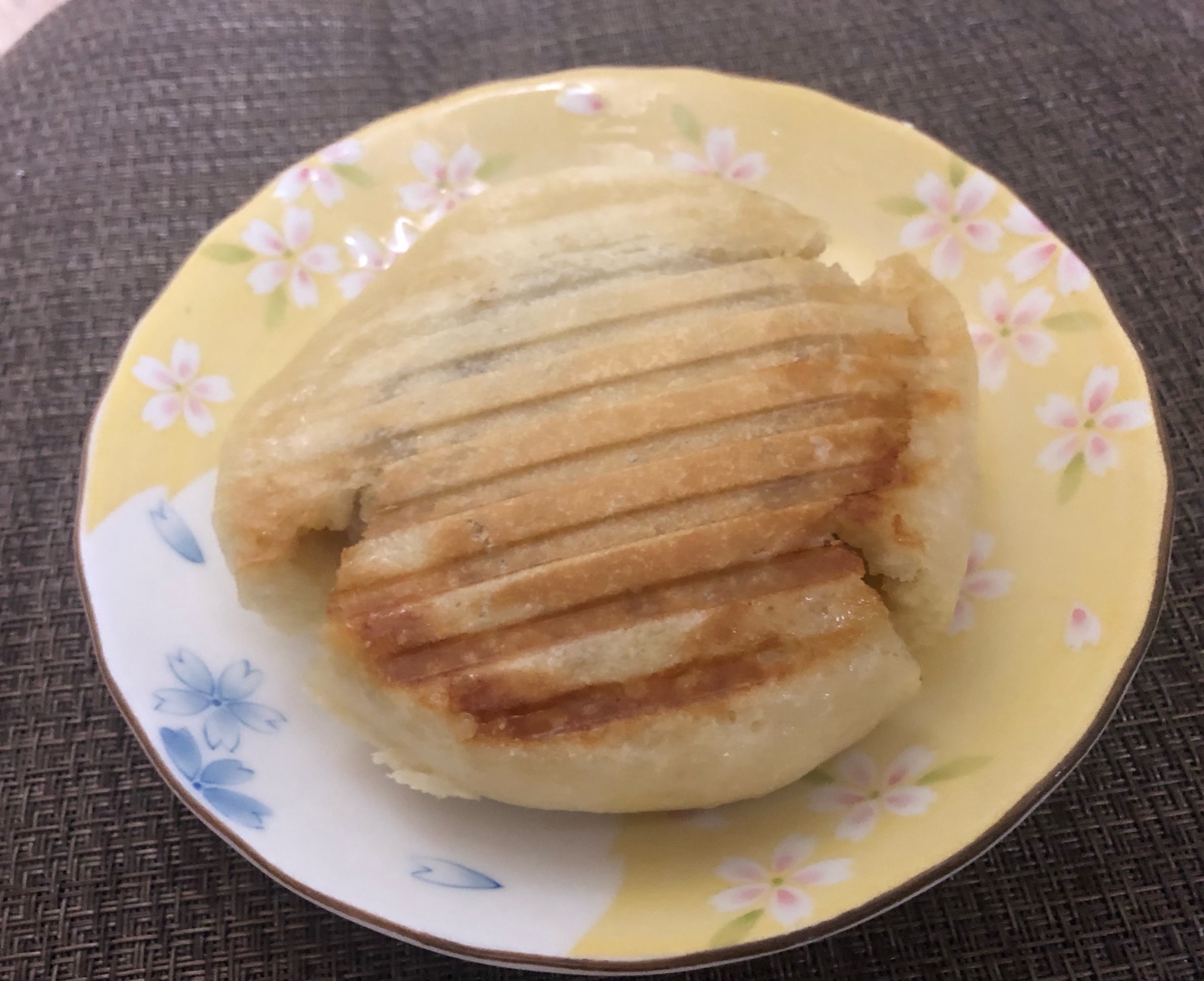 キャンプ飯 ホットサンドメーカーで プレス肉まん レシピ 作り方 By りんりんりん 楽天レシピ