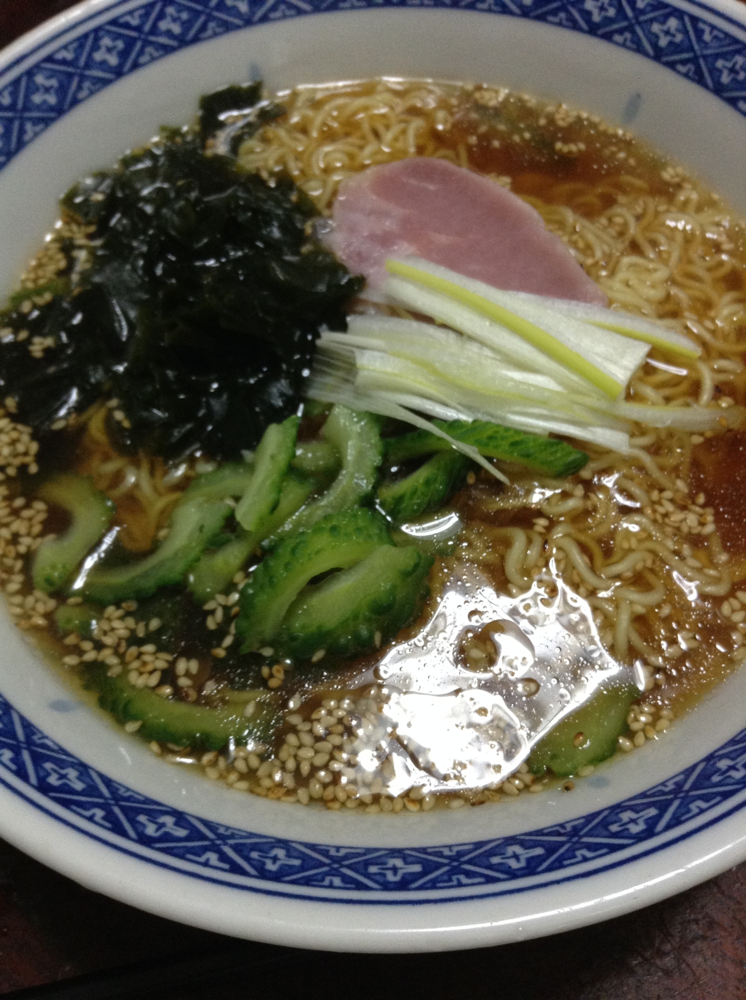 【美肌レシピ】ゴーヤとワカメの醤油ラーメン