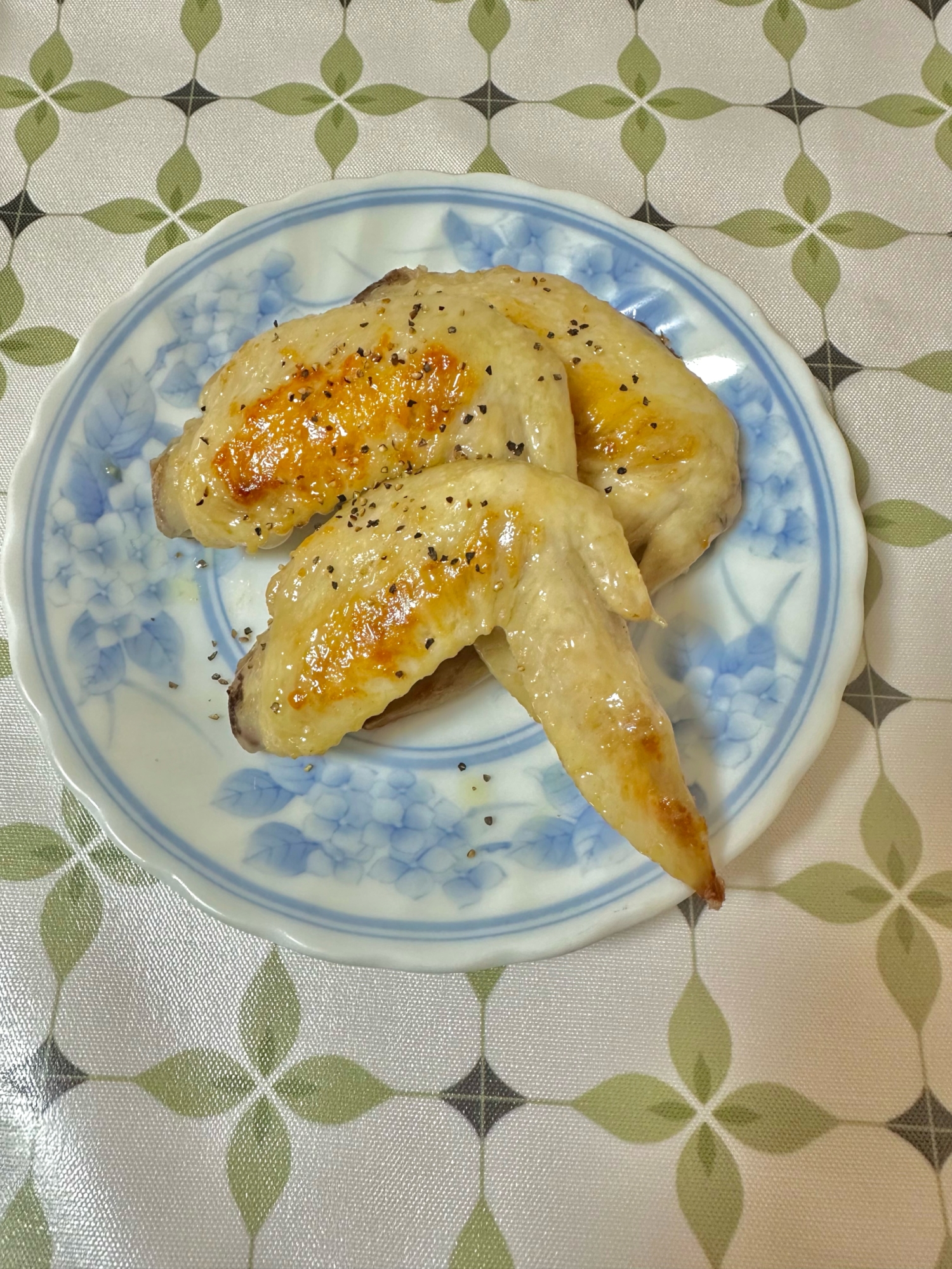 手羽先の塩ガーリック焼き
