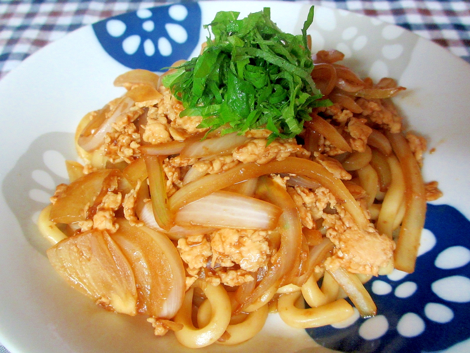 ひき肉と玉ねぎのみそ焼きうどん