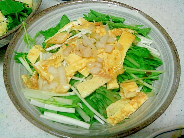 水菜と薄焼き卵、酢玉葱のサラダ