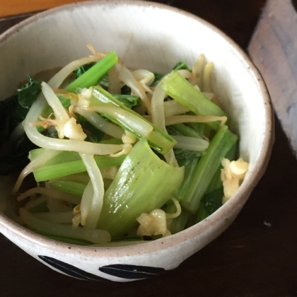 ほうれん草の代わりに小松菜で作りました。ニンニク好きには嬉しい味付けで美味しかったです♪