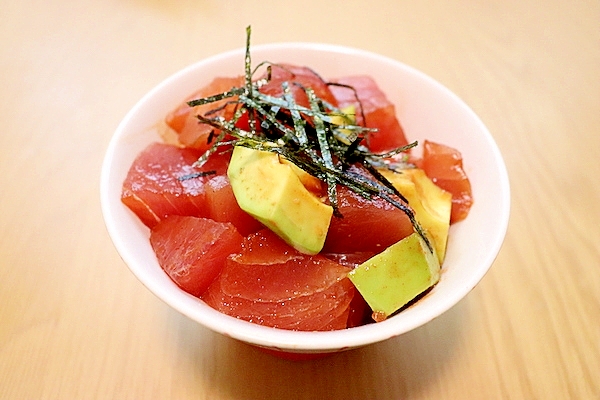 何度も食べたくなる♪やみつき【アボカドマグロ丼】