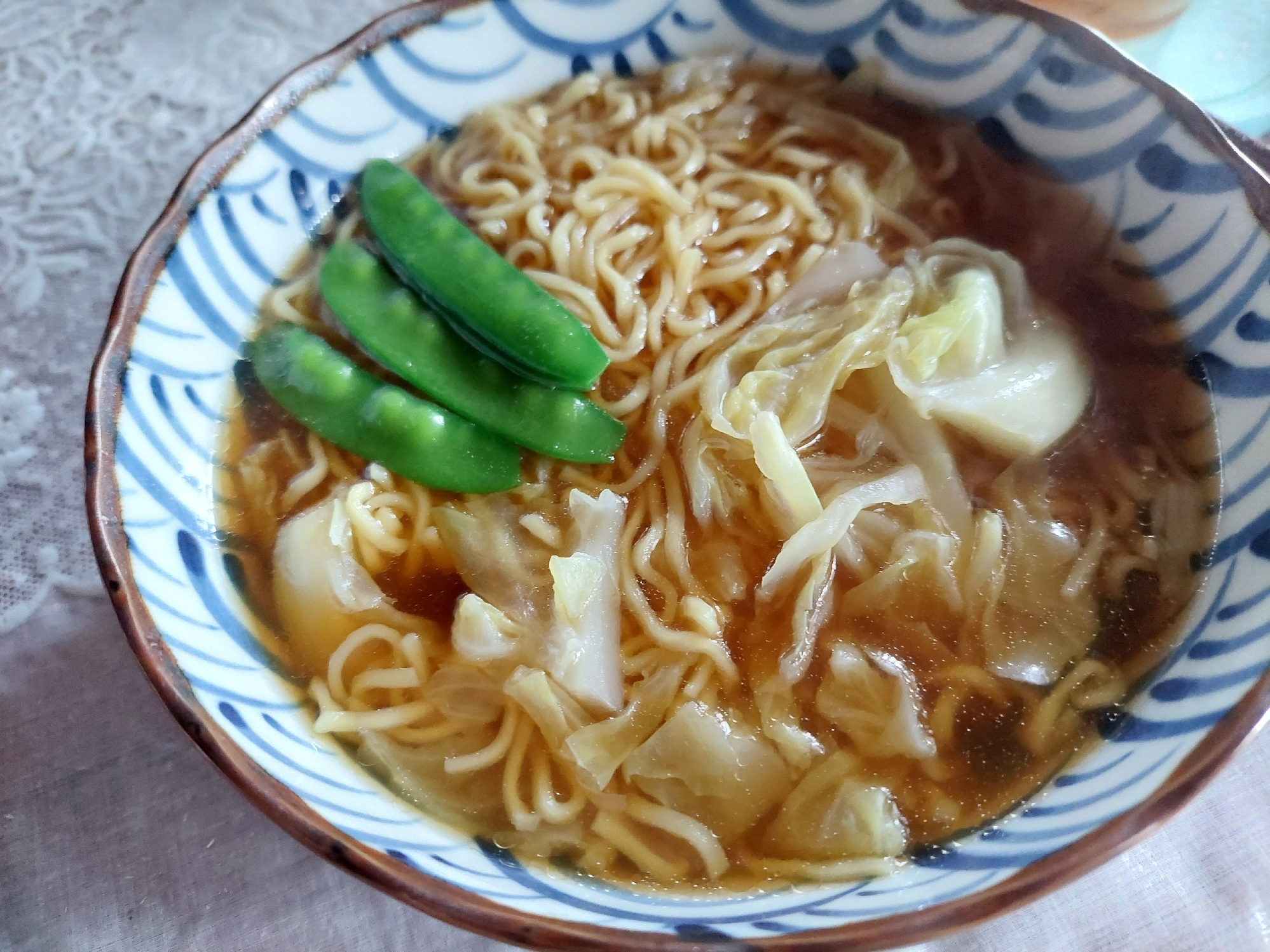 キャベツと絹さやの醤油ラーメン