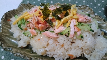 盛り付けは家族各々で楽しみました♪鮭のちらし寿司は初めてでしたが、大好評！美味しいレシピ、ありがとうございましたᐠ(  ᐢ ᵕ ᐢ )ᐟ