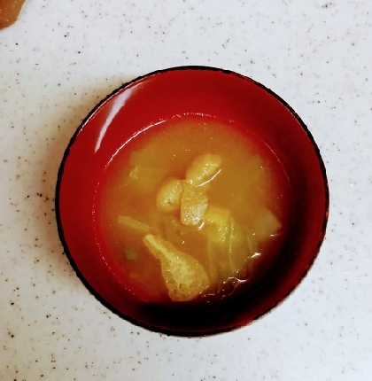 キャベツと油揚げの味噌汁