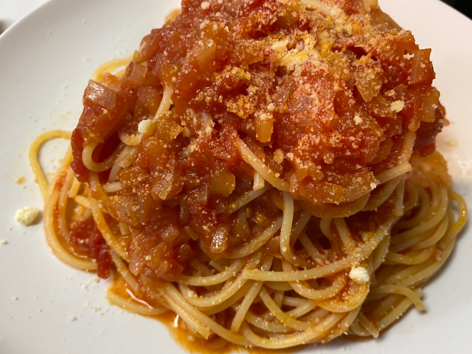 タマネギとトマト缶で超簡単トマトパスタ♪