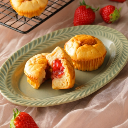 簡単！混ぜるだけ！冷凍いちごでカップチーズケーキ