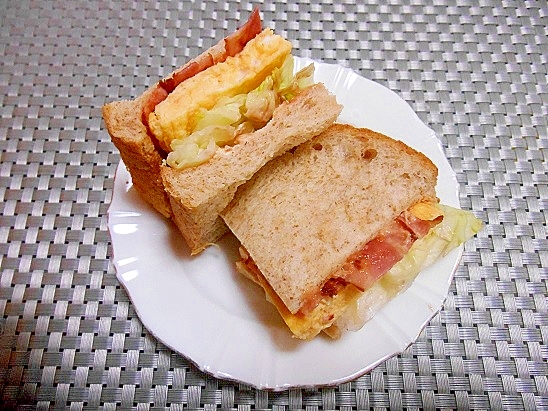 ベーコンエッグサンド