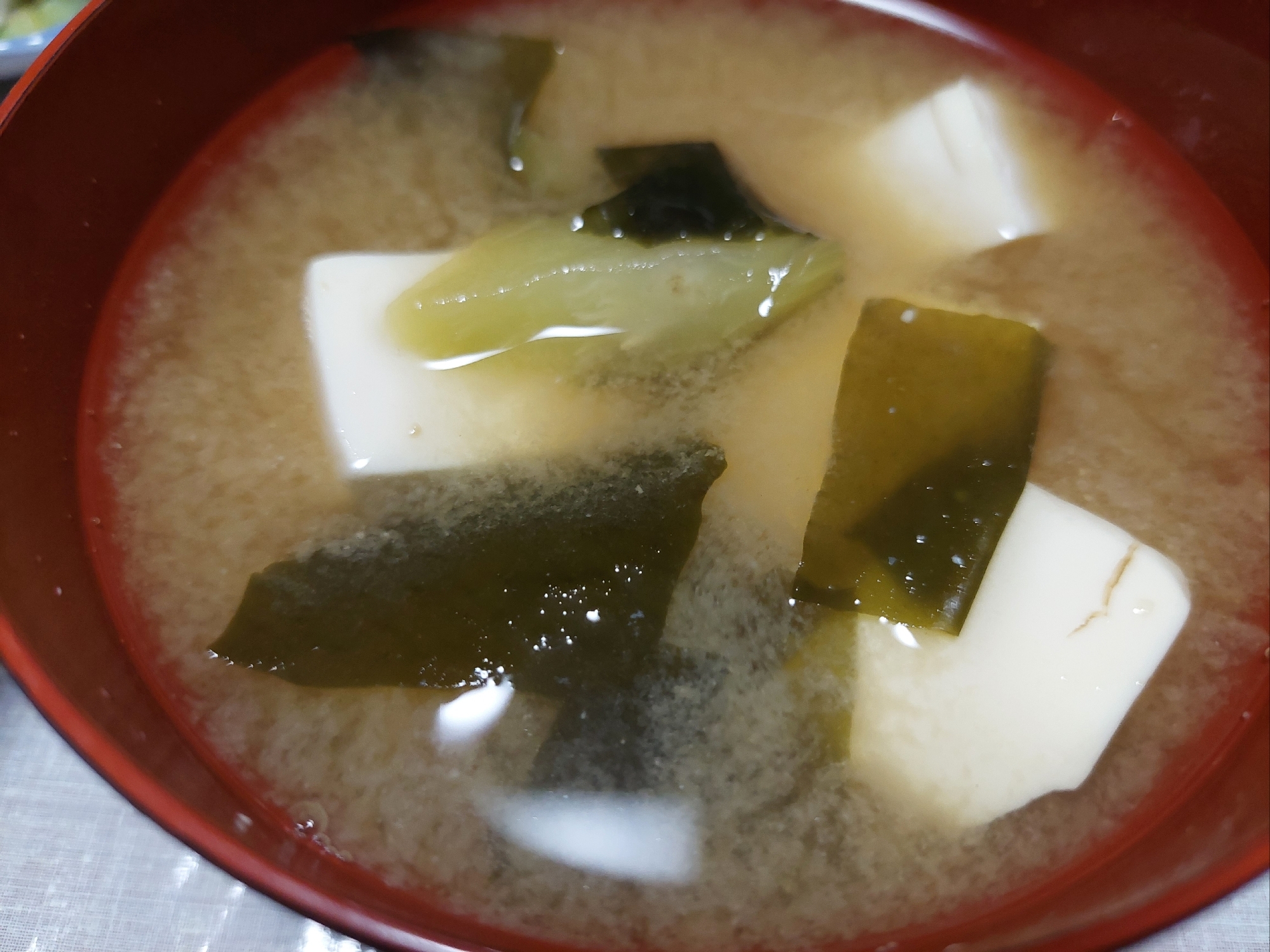 ワカメとナスと豆腐のお味噌汁