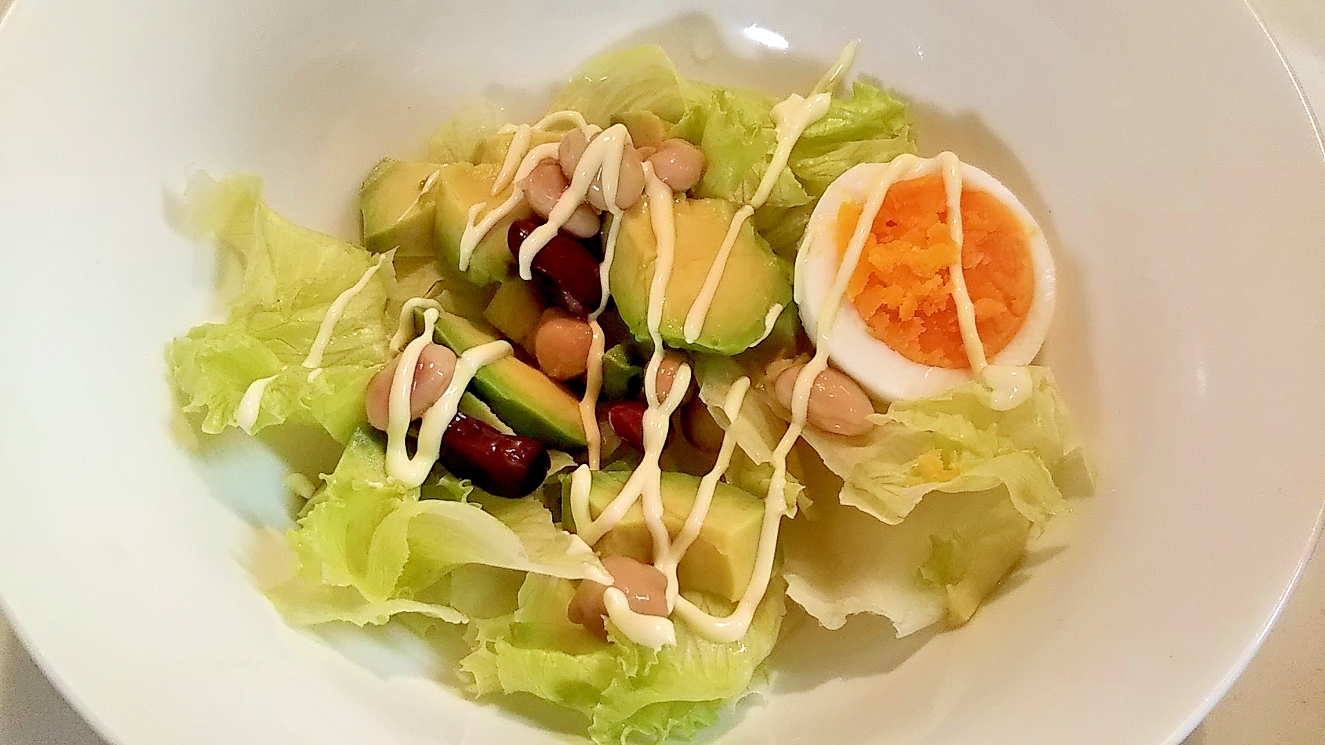 レタスとサラダ豆の健康サラダ