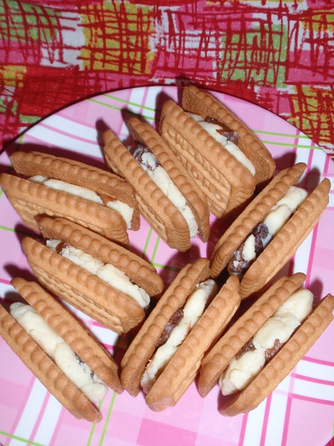 ホワイトチョコレーズンサンド レシピ 作り方 By 黒右衛門 楽天レシピ ホワイトチョコレーズンサンド レシピ 作り方 By 黒右衛門 楽天レシピ