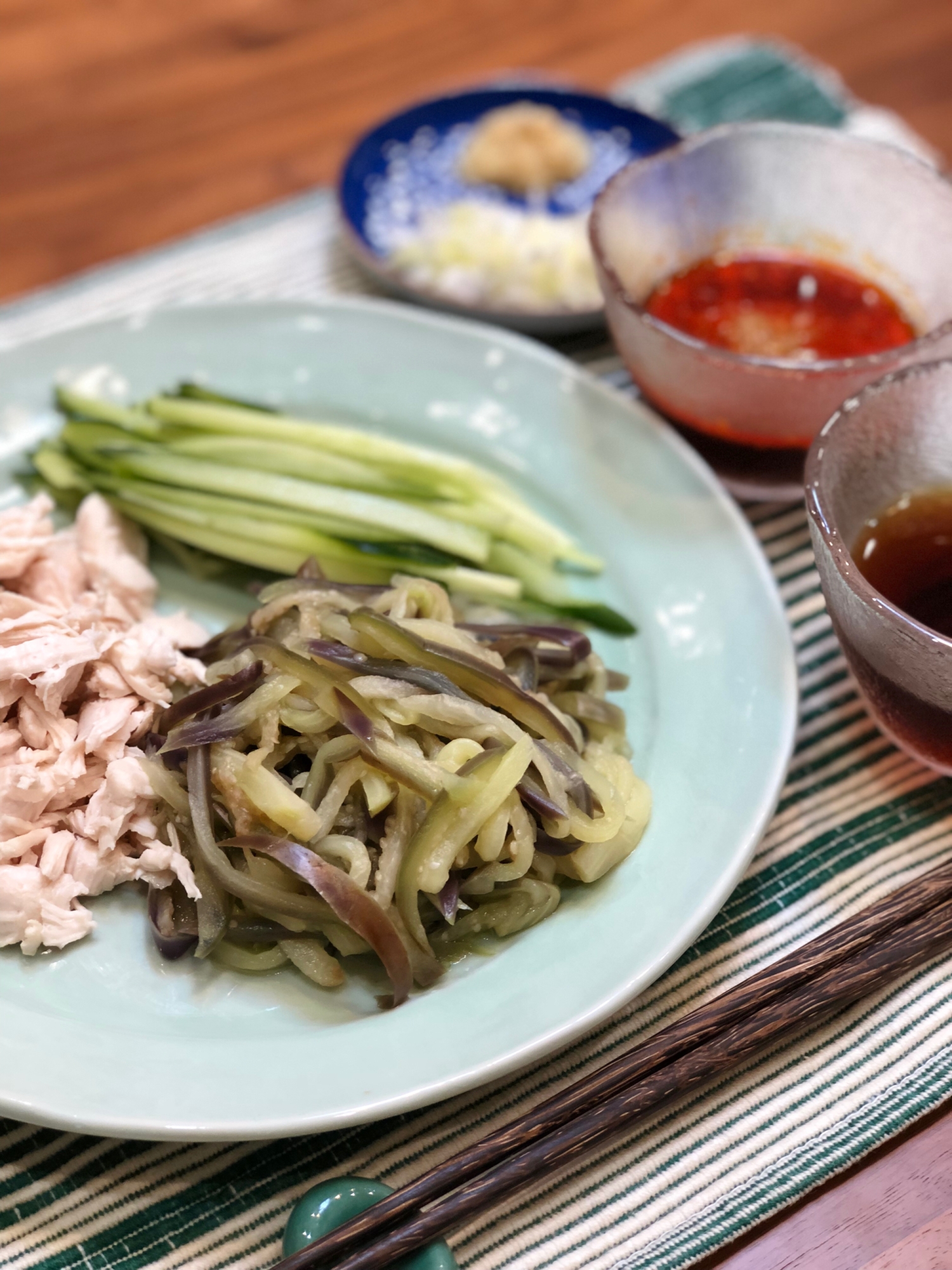 【糖質制限】栄養満点！ナスと鶏肉のささみの素麺風