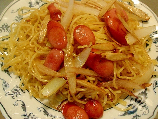 牛蒡とウインナーのマヨ醤油焼きそば