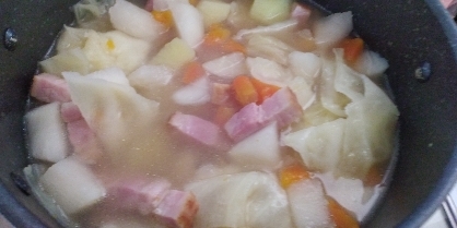 時短♪朝食に簡単食べるキャベツスープ