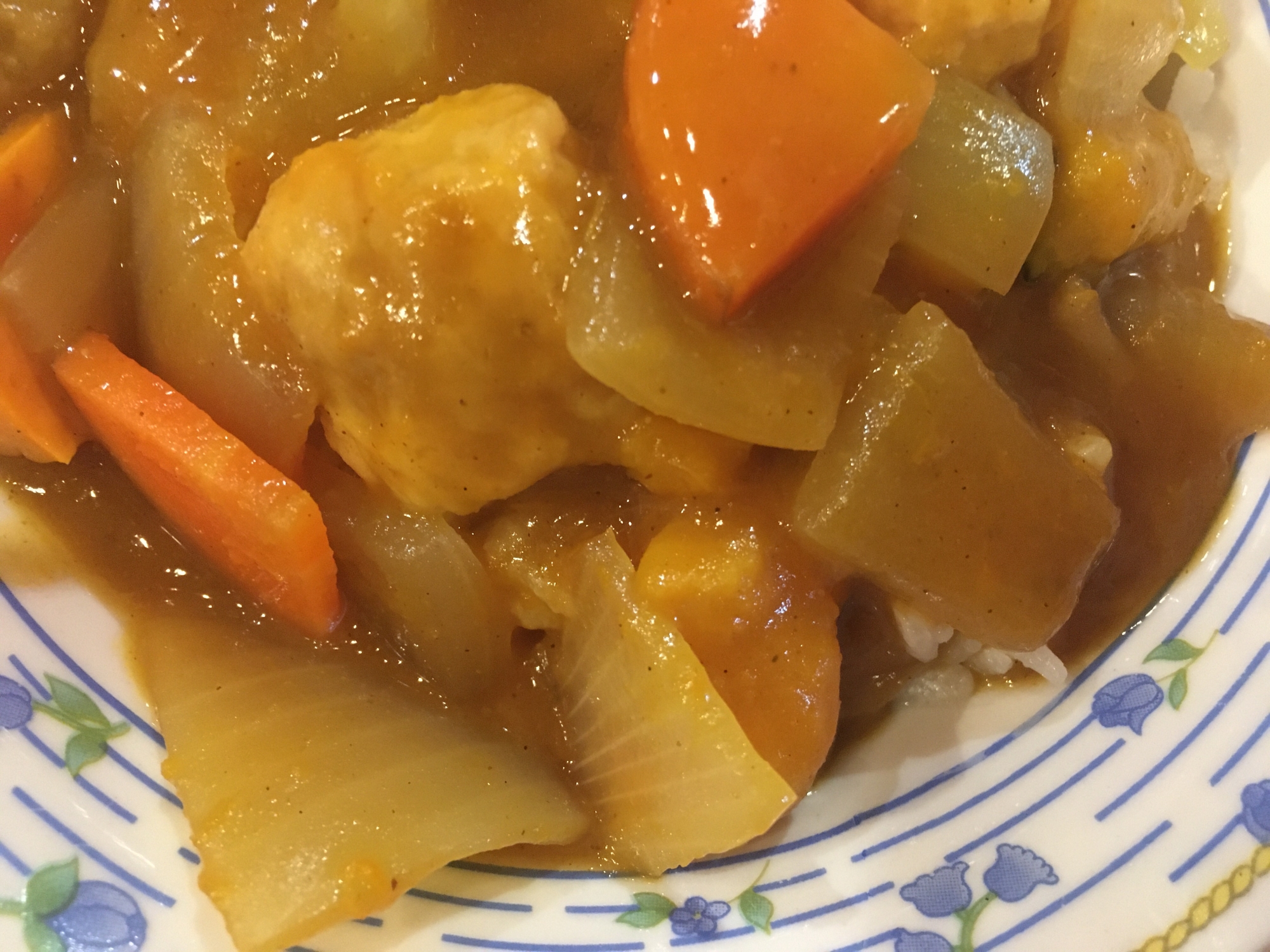 たまねぎとにんじんと鶏つくねのカレー