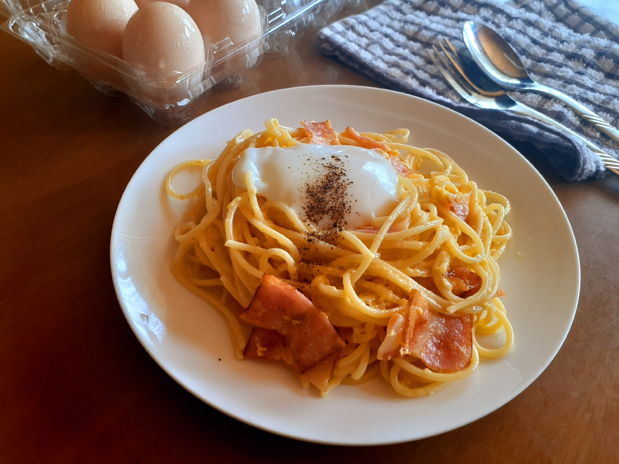 ダブルでリッチな味に！生クリームなしのカルボナーラ