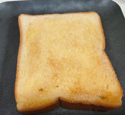 フライパンでさくさくバターシュガートースト