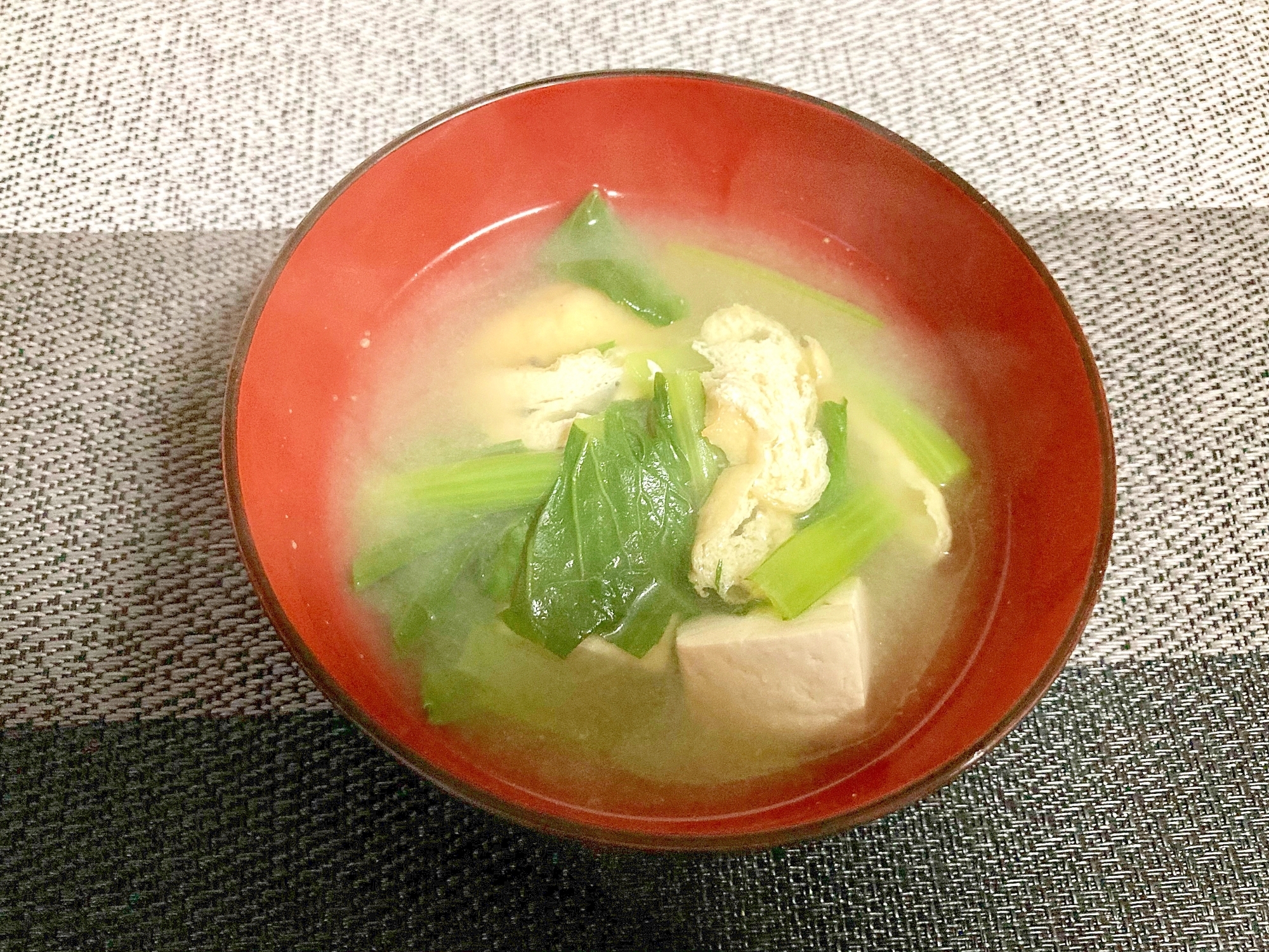 小松菜とがんもどきと木綿豆腐の味噌汁