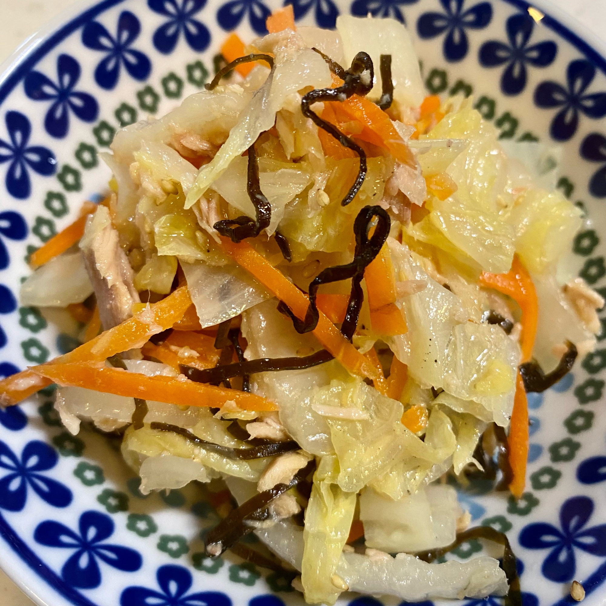 白菜消費!白菜とにんじんのツナ塩昆布和え