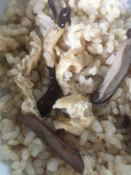 椎茸と油揚げのシンプル炊き込みご飯