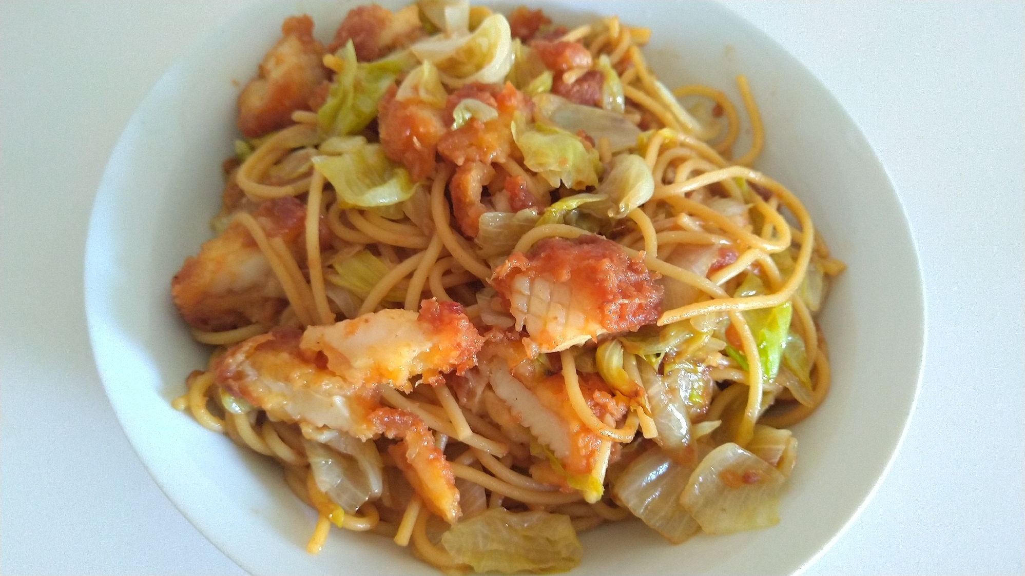 イカフライとレタスのバター ソース パスタ
