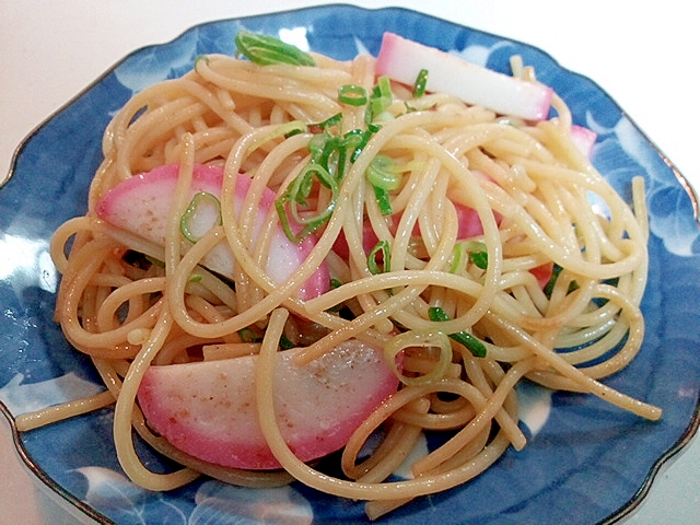 ほんだしで　板蒲鉾と九条ねぎのパスタ