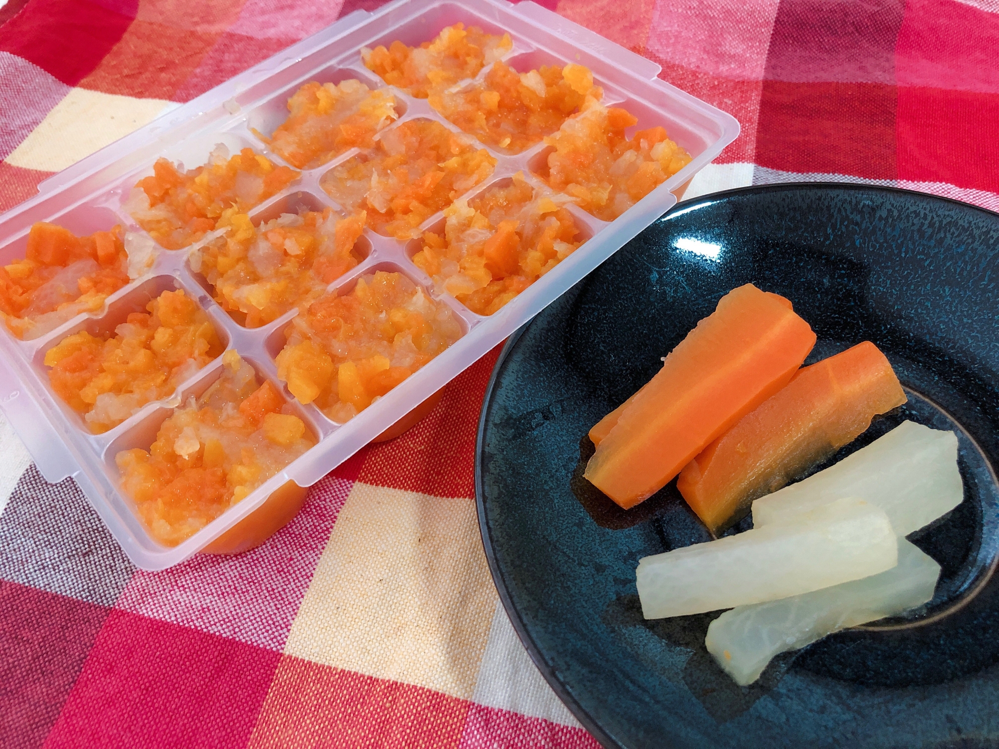 炊飯器で簡単♪大根と人参の出汁煮☆手づかみ離乳食