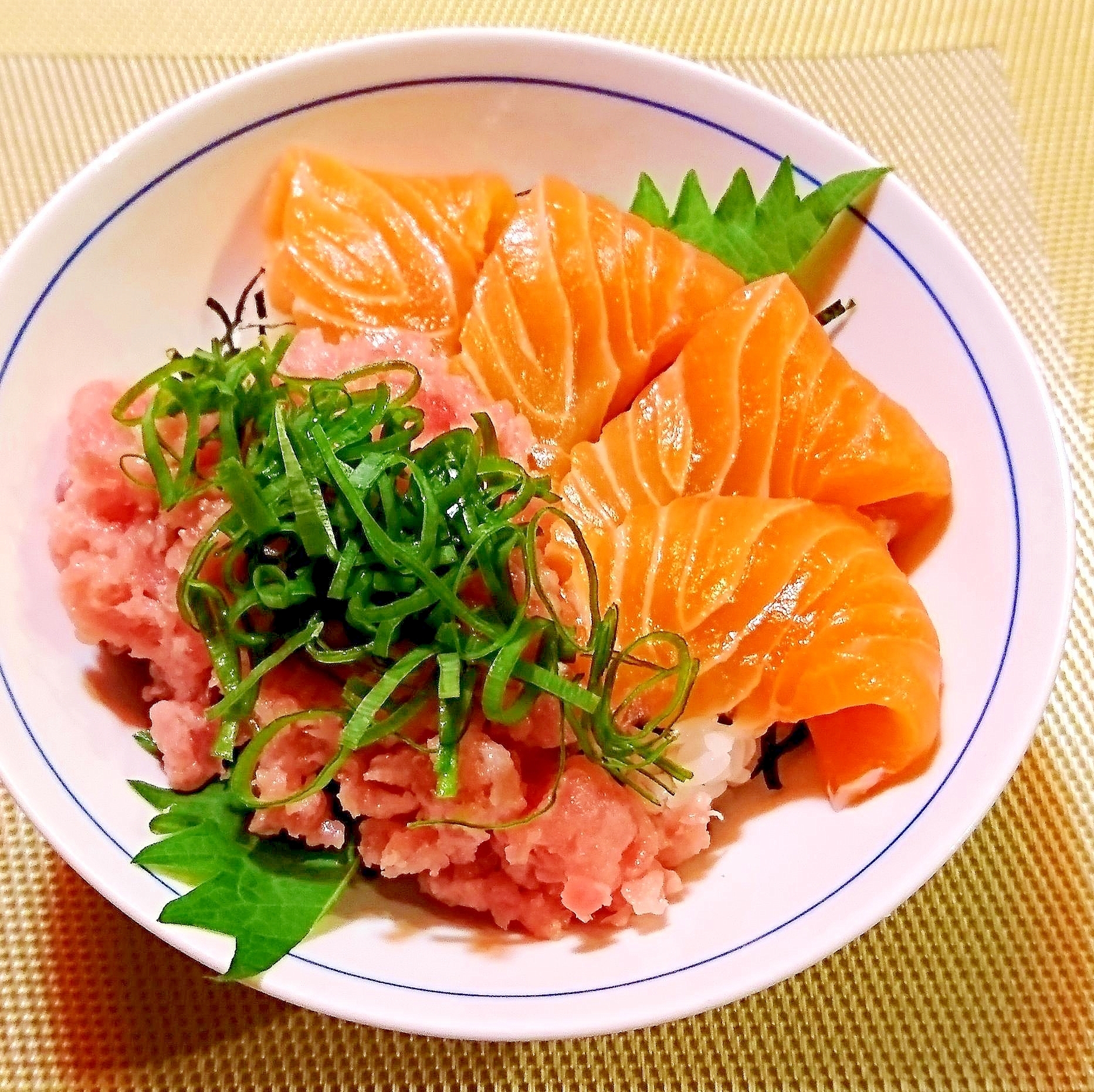 ねぎとろサーモン丼