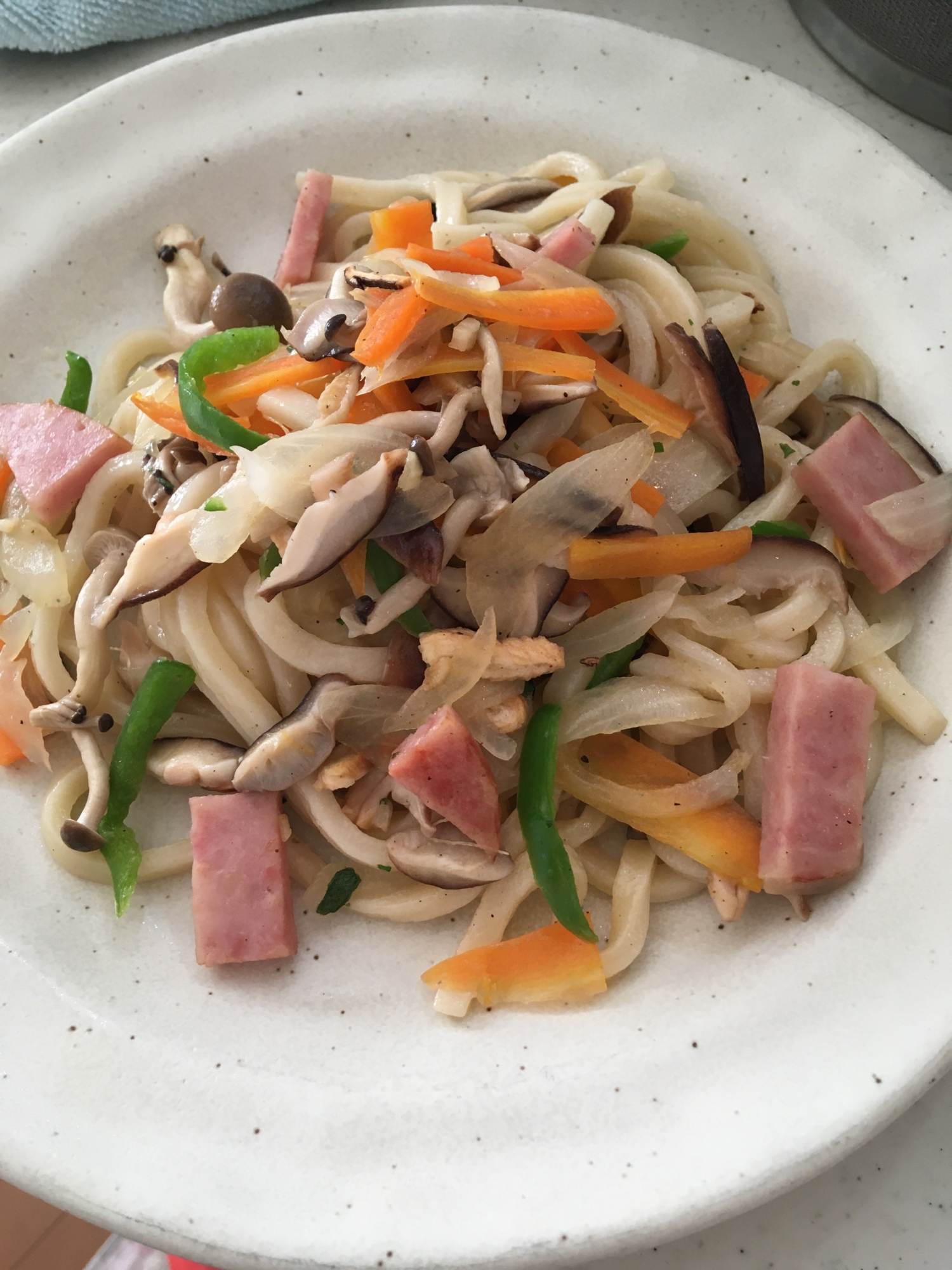 松茸のお吸い物の素を混ぜるだけ〜♪焼きうどん