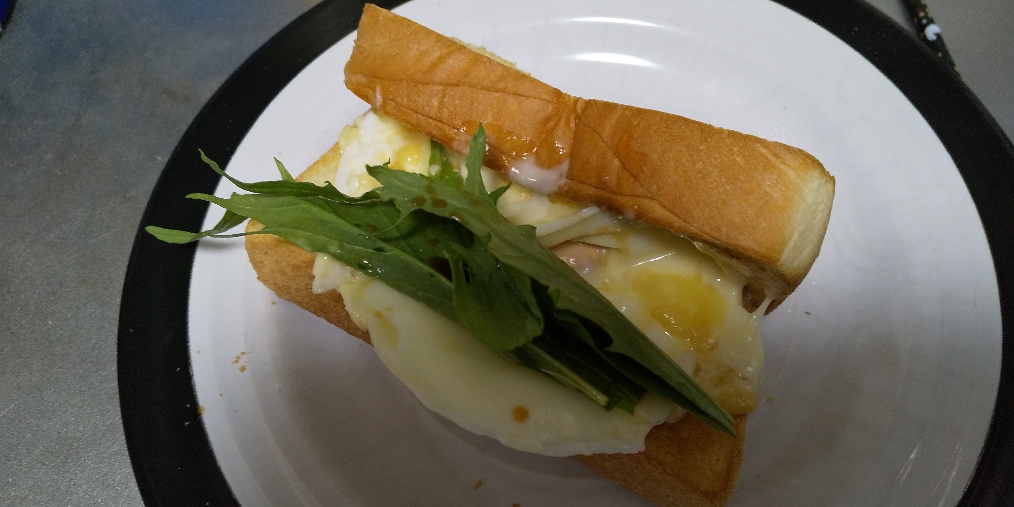 水菜と卵のホットサンドイッチ