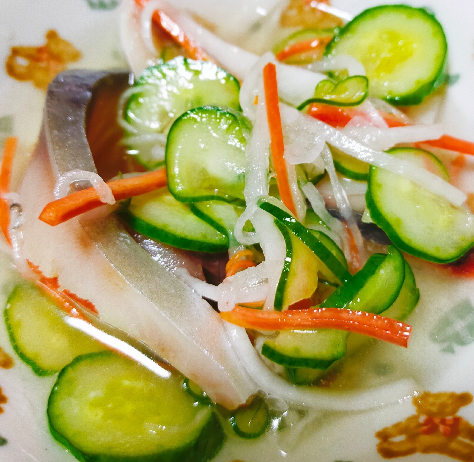 しめ鯖と野菜の酢の物