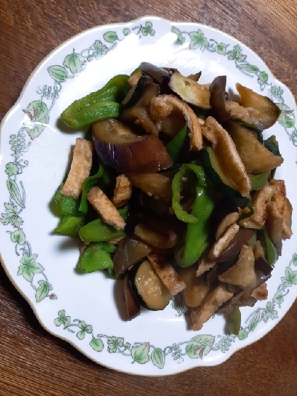 超簡単♪夏野菜と油揚げのオイスターソース炒め