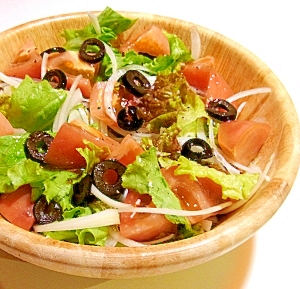 トマトとブラックオリーブのサラダ